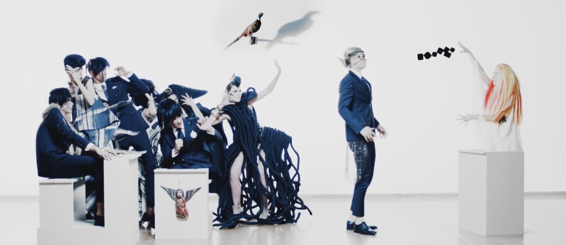 La un moment dat, Laura este