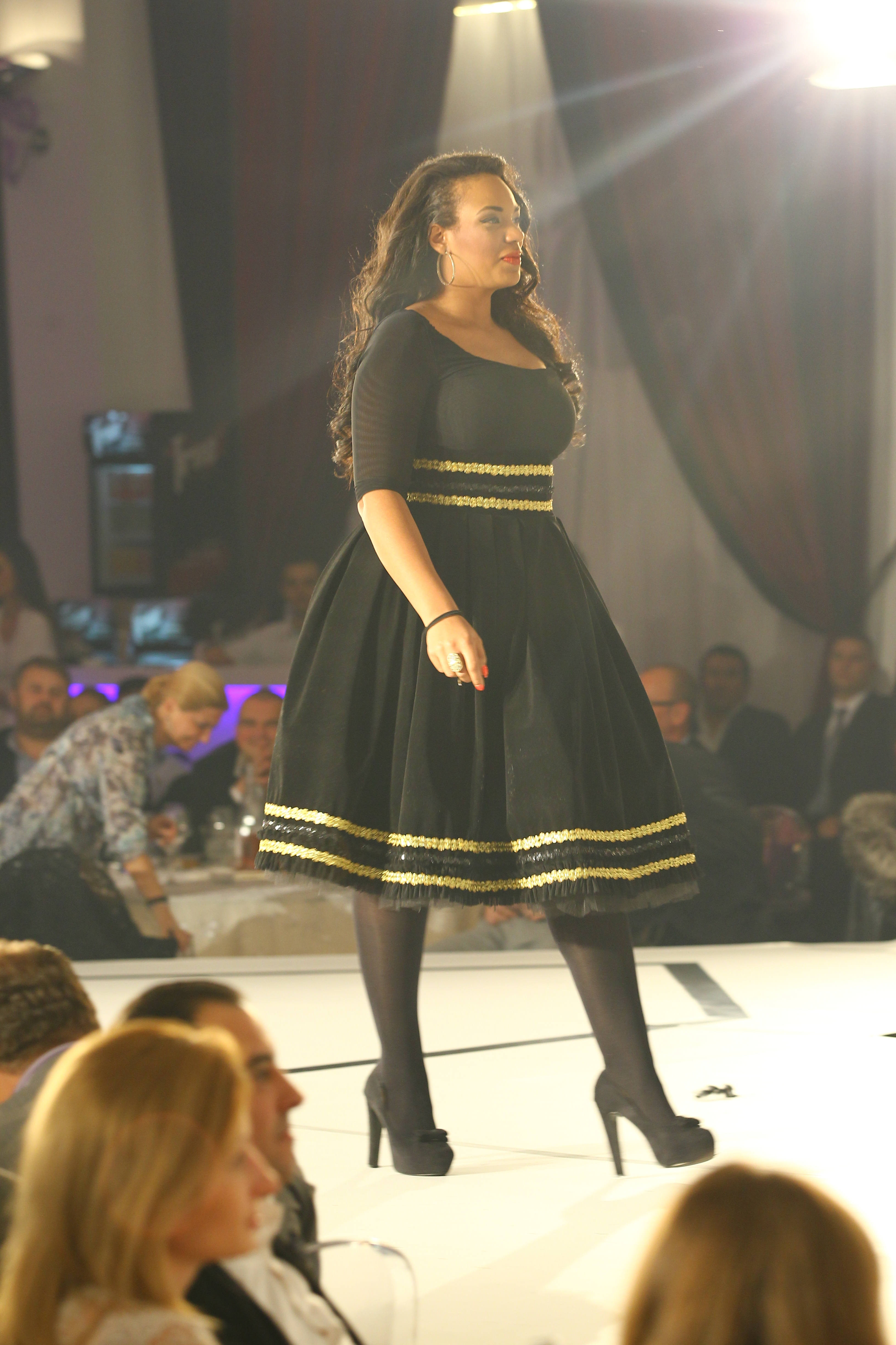 Mulatra a acceptat sa defileze in cadrul unei prezentari de moda