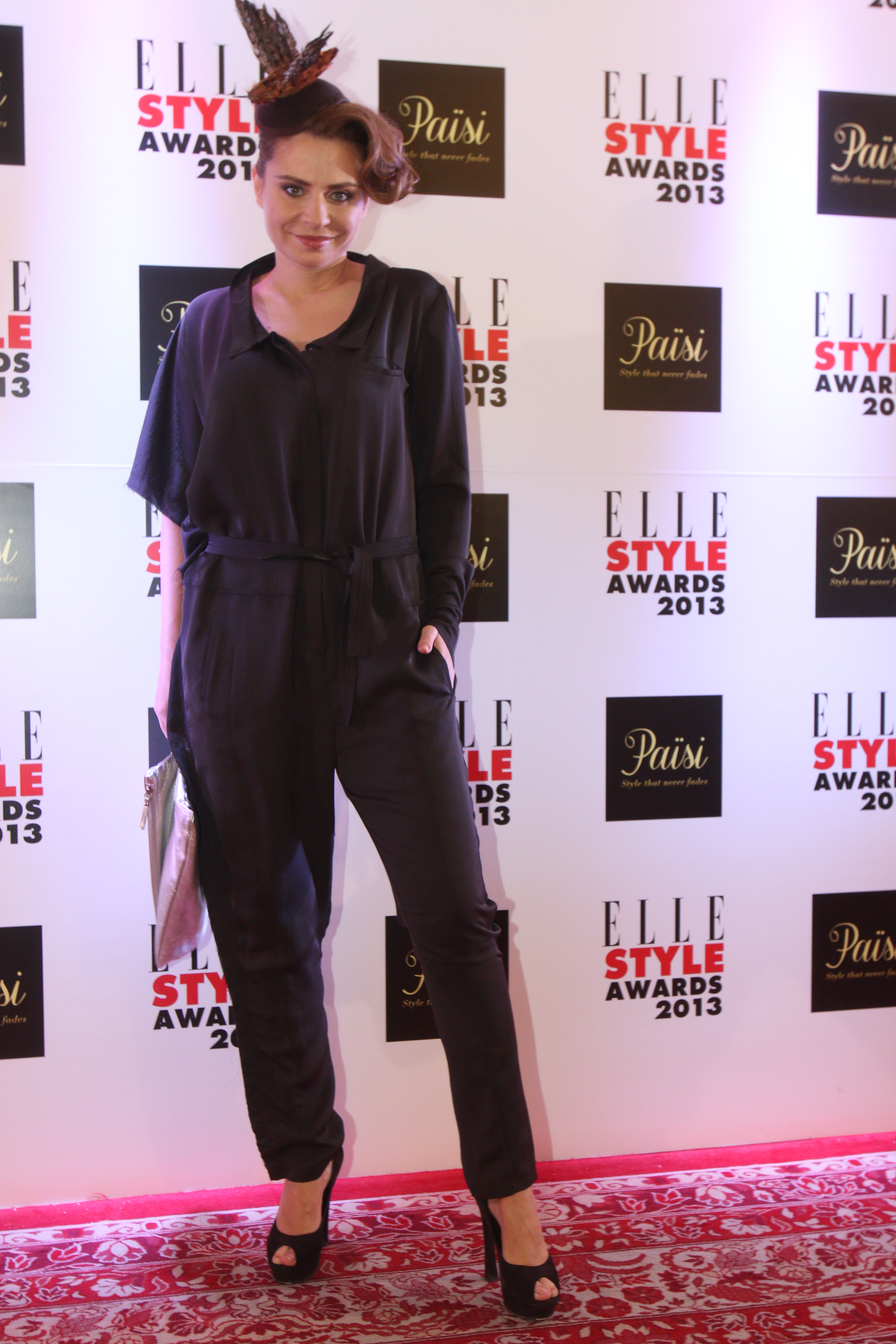 Adina Buzatu pune accentul pe accesorii, insa nu foarte mult pe bijuterii