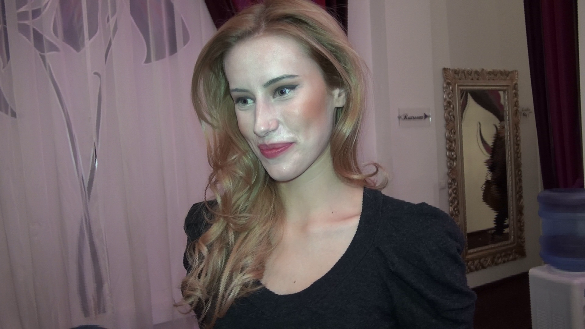 Gabriela este studenta la Drept, fcaultate pe care a urmat-o si Iulia