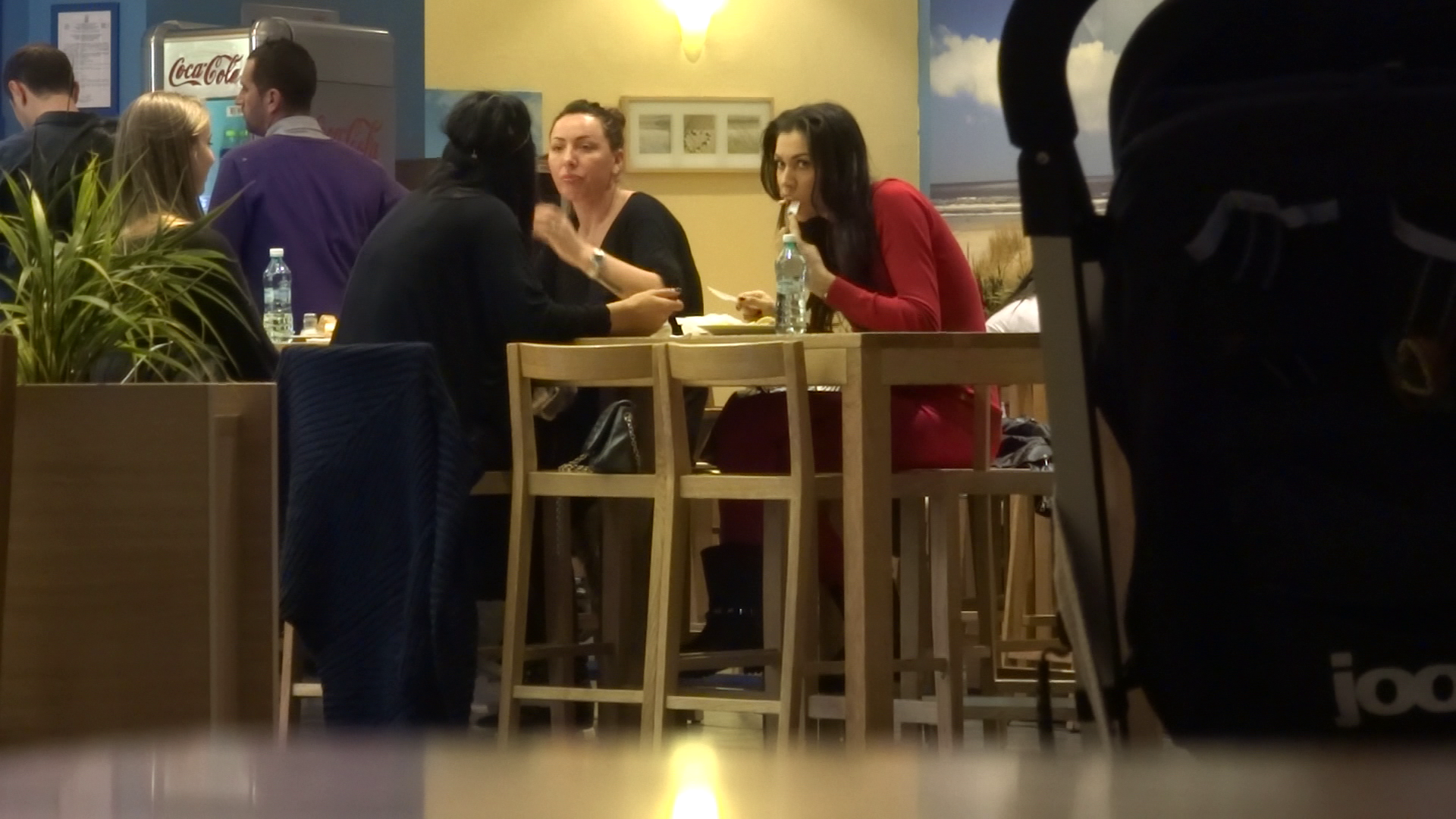 Duminica, Raluca a luat masa cu fetele la un restaurant cu specific pescaresc