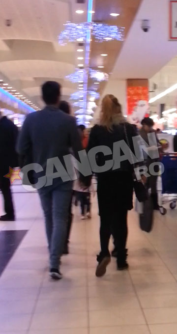 De mana cu Laura, Mihai a batut toate magazinele din mall