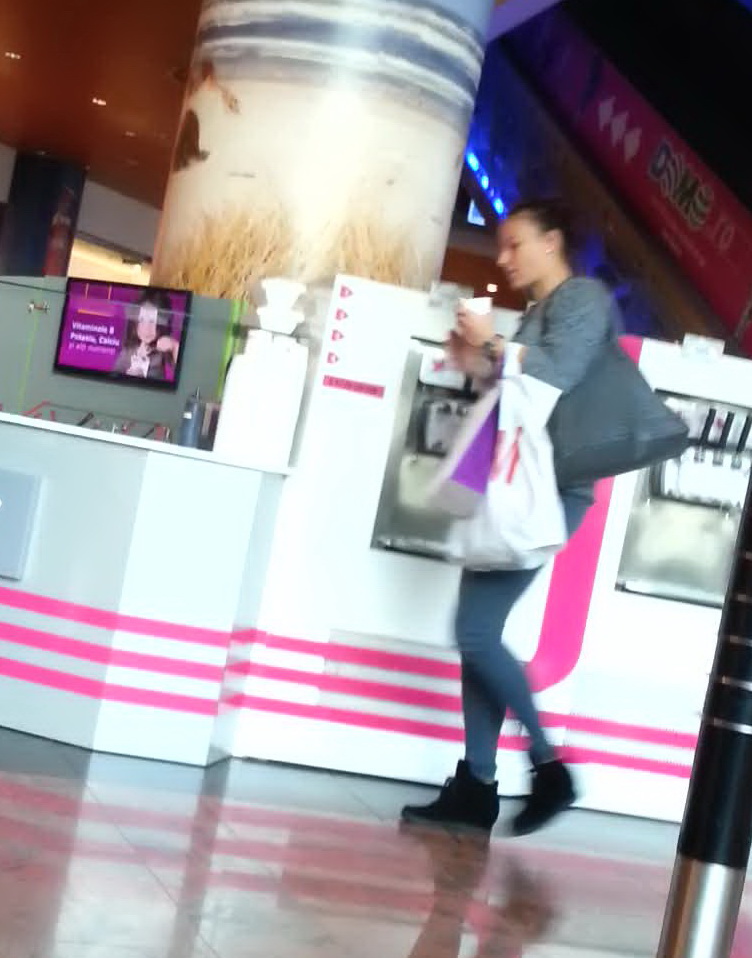 Raluca Sandu s-a imbracat mai 