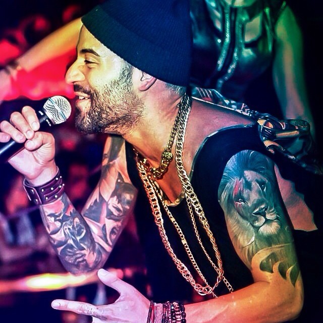 Matteo isi va petrece Sarbatorile pe scena, alaturi de dansatorii lui