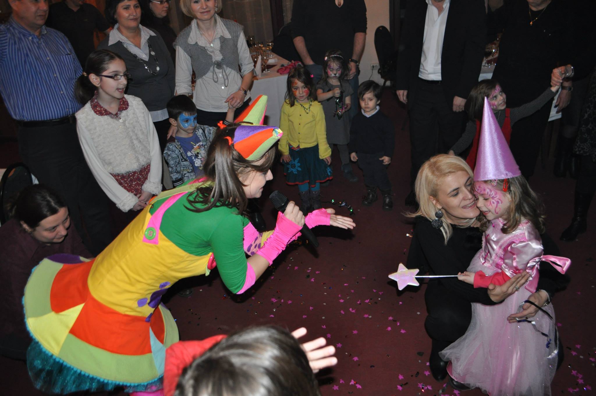 Liana vrea sa ii aduca Teodorei o partenera de joaca la petrecerea de Craciun