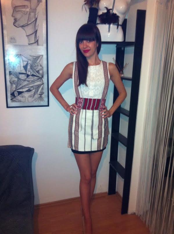 Ea va prezenta si un costum popular, facut de designerul Daniel Dobre