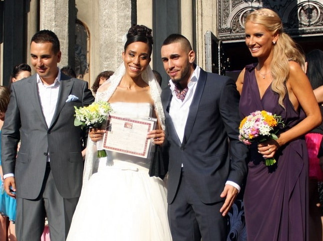 Alex Velea s-a casatorit in 2010 cu Ana, iar nasi de cununie le-a fost Andreea Banica si Lucian Mitrea