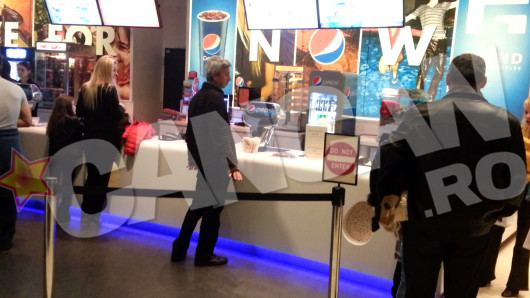 Dan Diaconescu si-a dus fetele si la cinema, de cand are mai mult timp liber