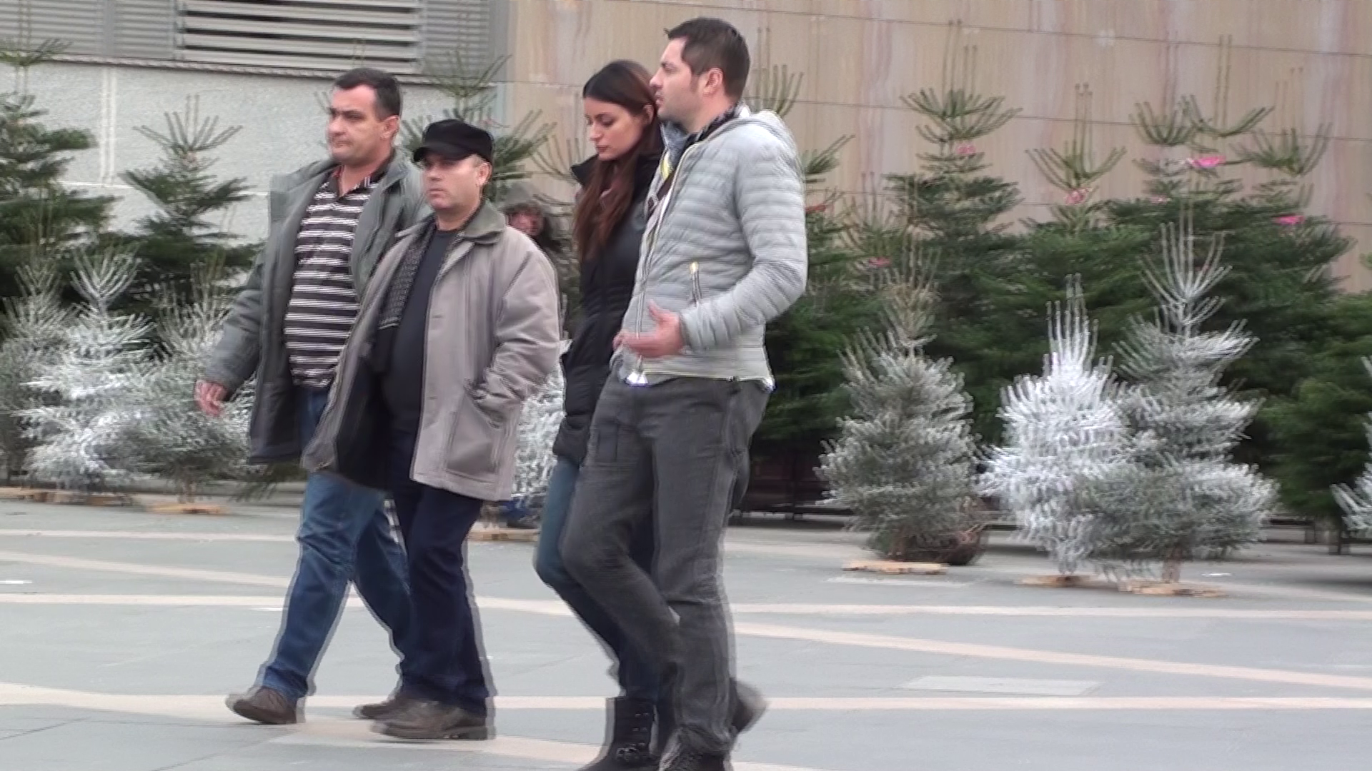 Atat prin mall cat si pe strada Lorena si Norris au mers cat mai aproape unul de celalalt