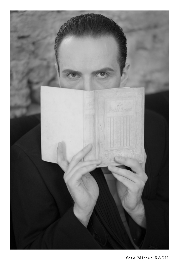 Dan Puric a demonstrat inca o data ca ii place sa citeasca