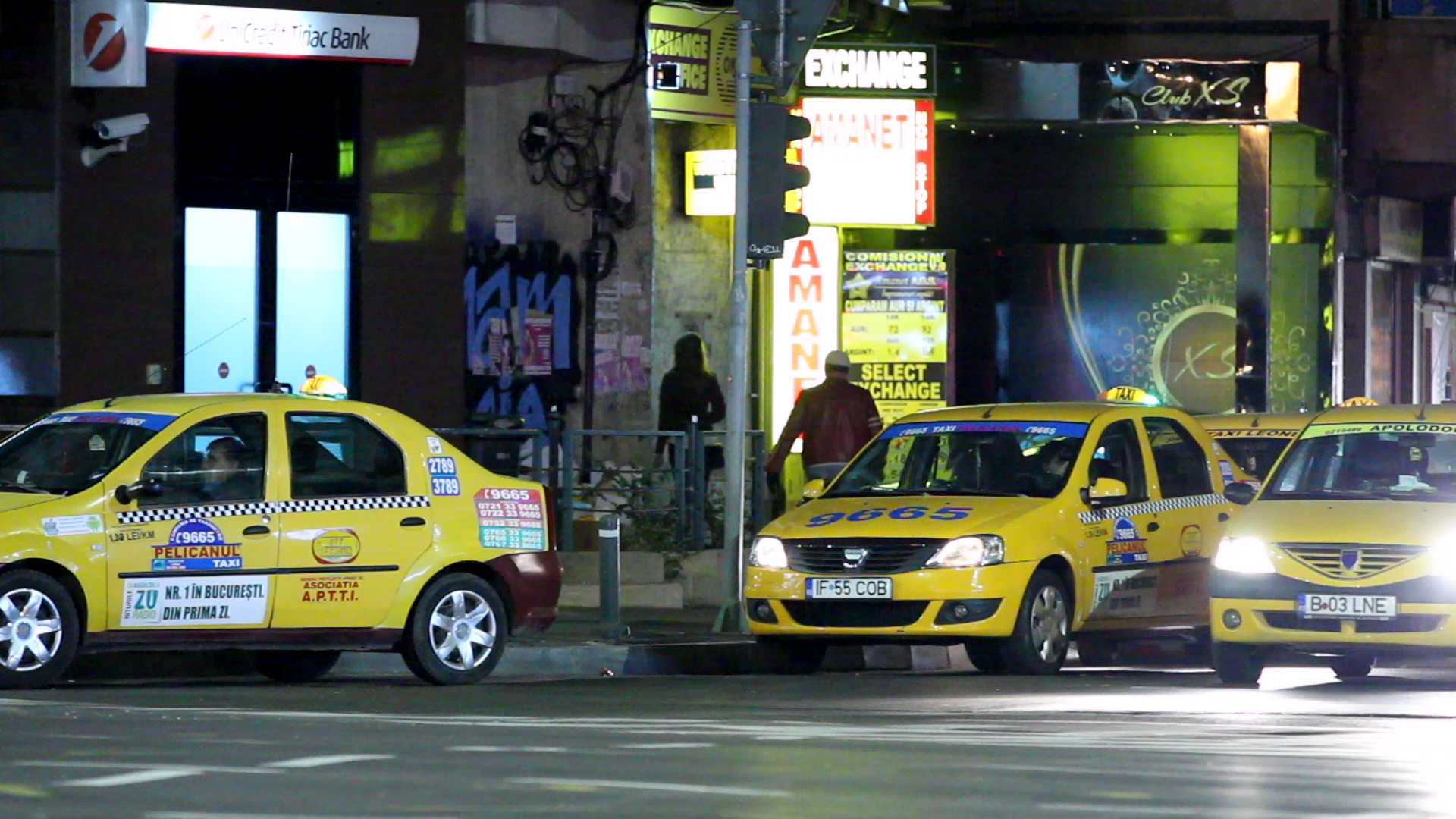 Cei doi se indreapta spre apartamentul cantaretului