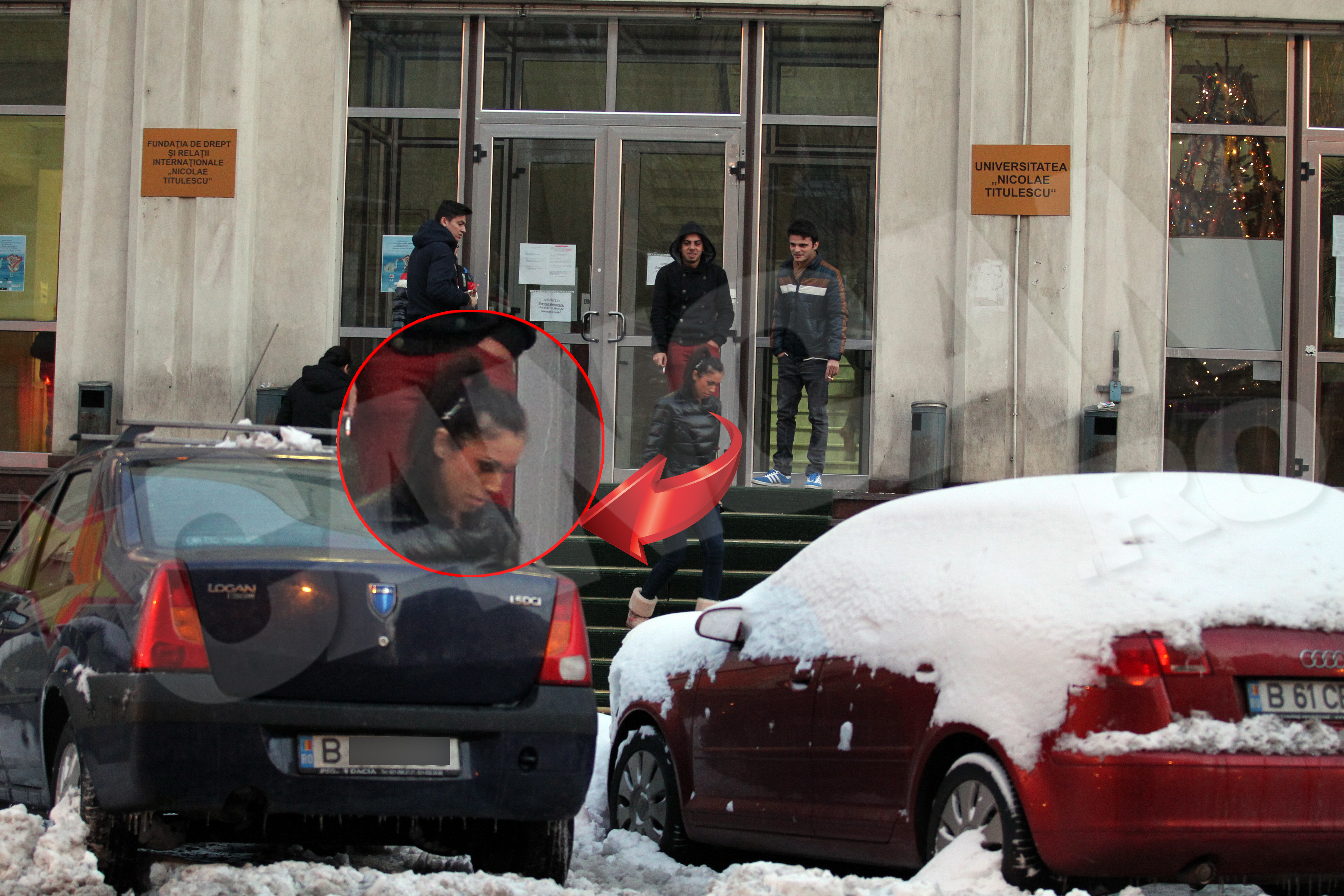 Raluca incearca sa treaca neobservata printre colegii de la facultate, dar nu-i iese de fiecare data