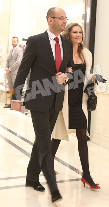 Romanita a iesit la un eveniment insotita de iubitul ei, Iulian