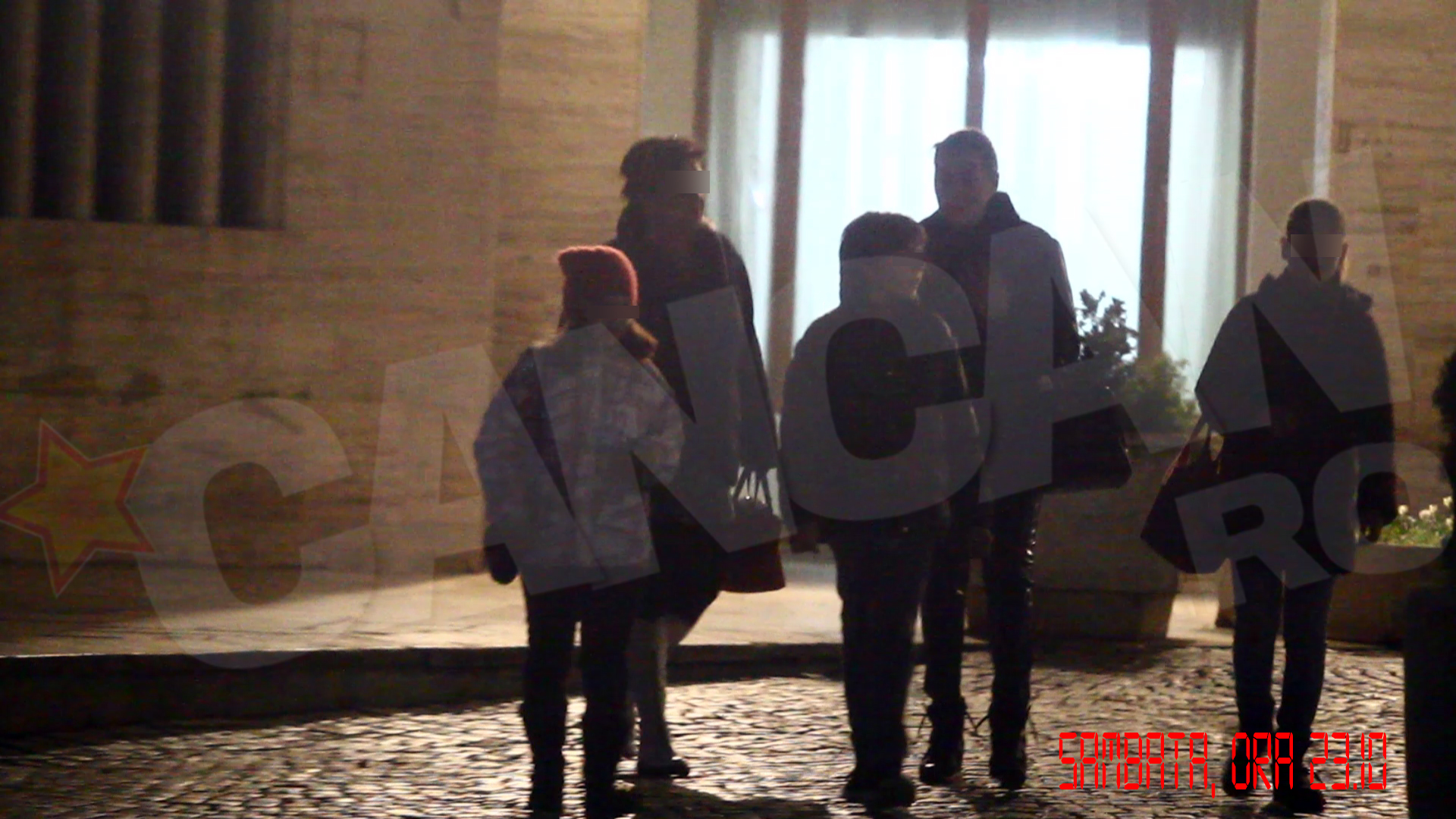 Camelia si fiul sau, Raducu, au plecat printre ultimii de la Sala Palatului