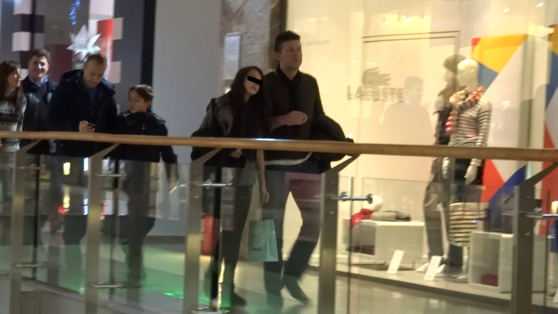 Iluzionistul a iesit cu fata sa la mall