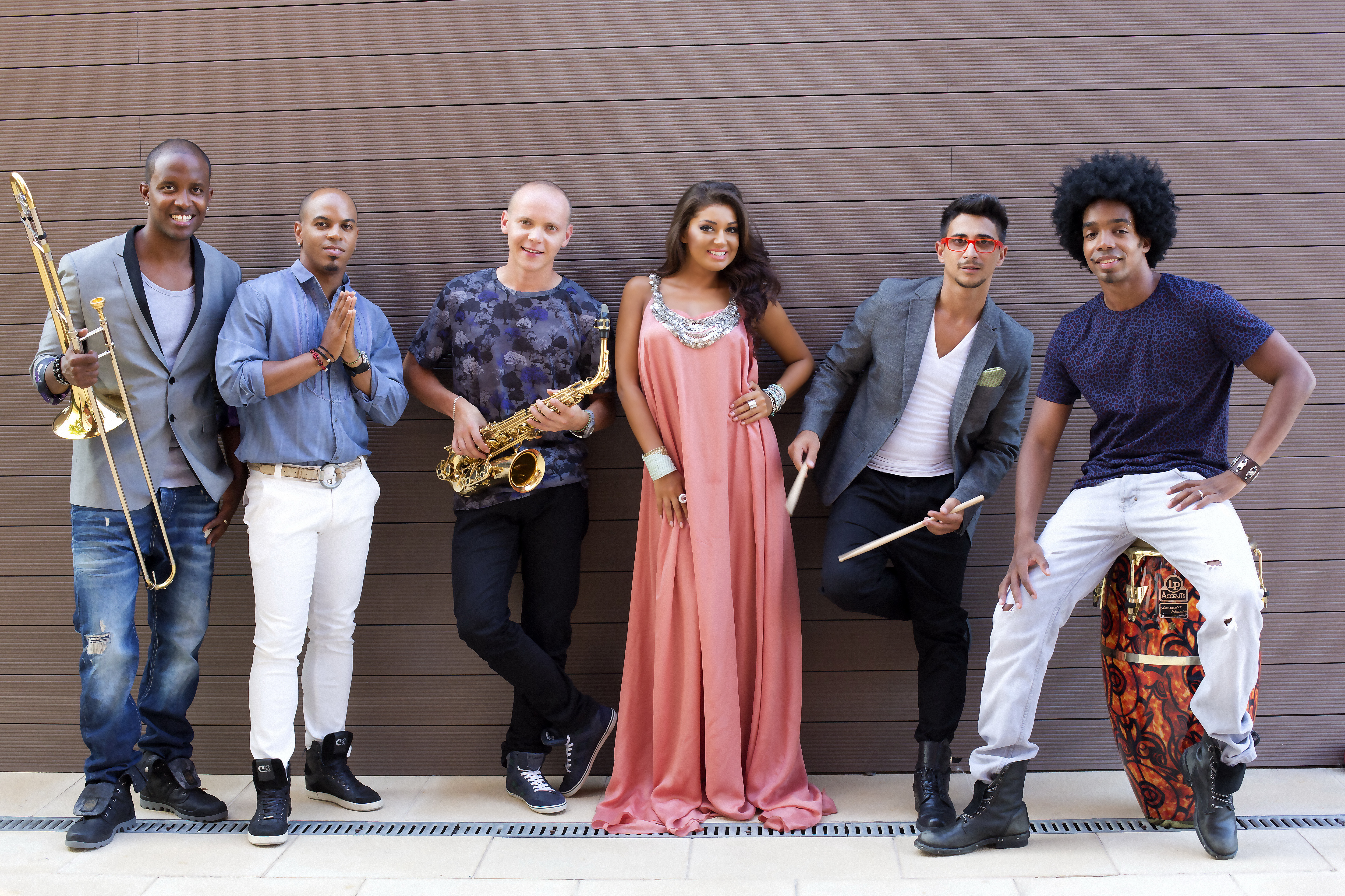 Mandinga continua sa cante piesa lui Glance in toate concertele