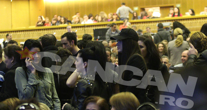 O aparitie feminina a atras toate privirile la concertul lui Banica