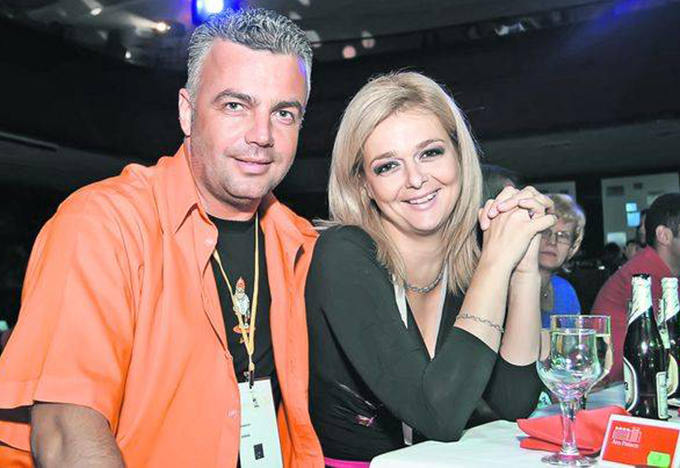 Iuliana Marciuc radiaza de fericire, in preajma lui Enache
