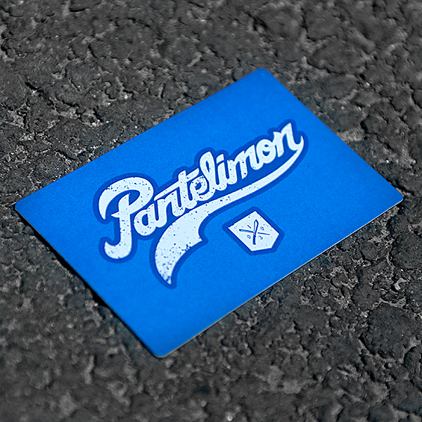 Baietii de la B.U.G. Mafia vand magneti de frigider cu