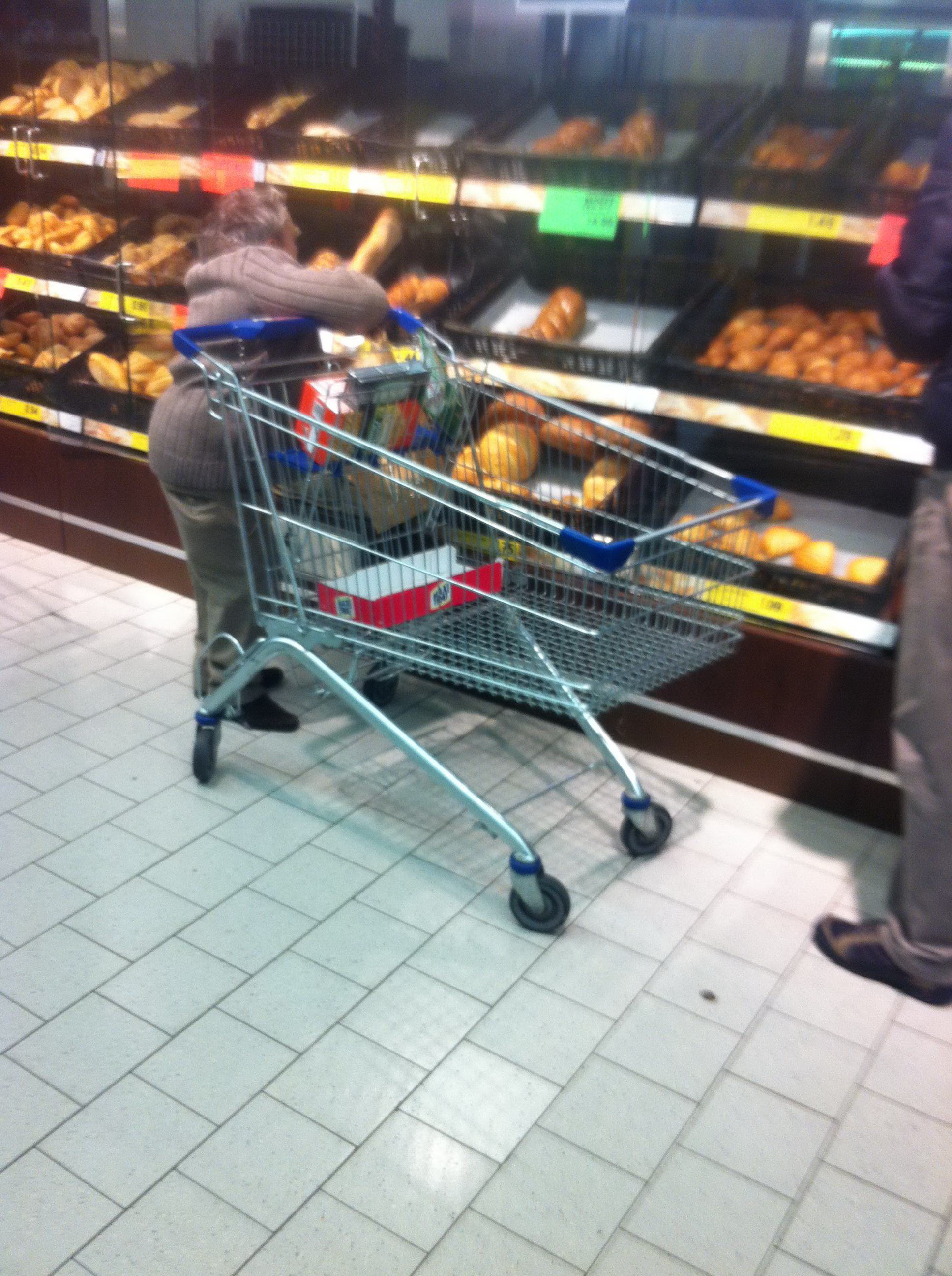 Prima oprire a lui Ion Paliu a fost la raionul de panificatie, de unde si-a luat cele necesare