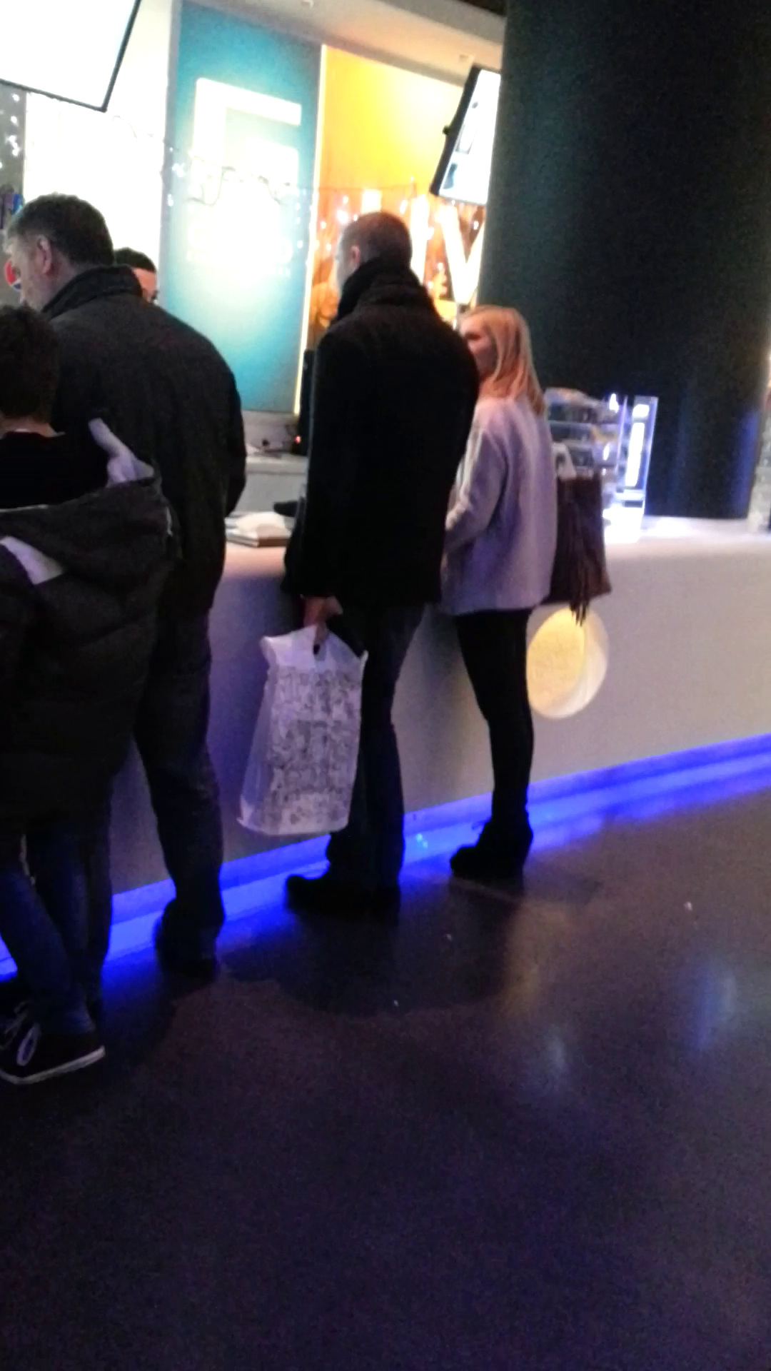 Gherghe si partenerul ei au iesit impreuna la un film de comedie