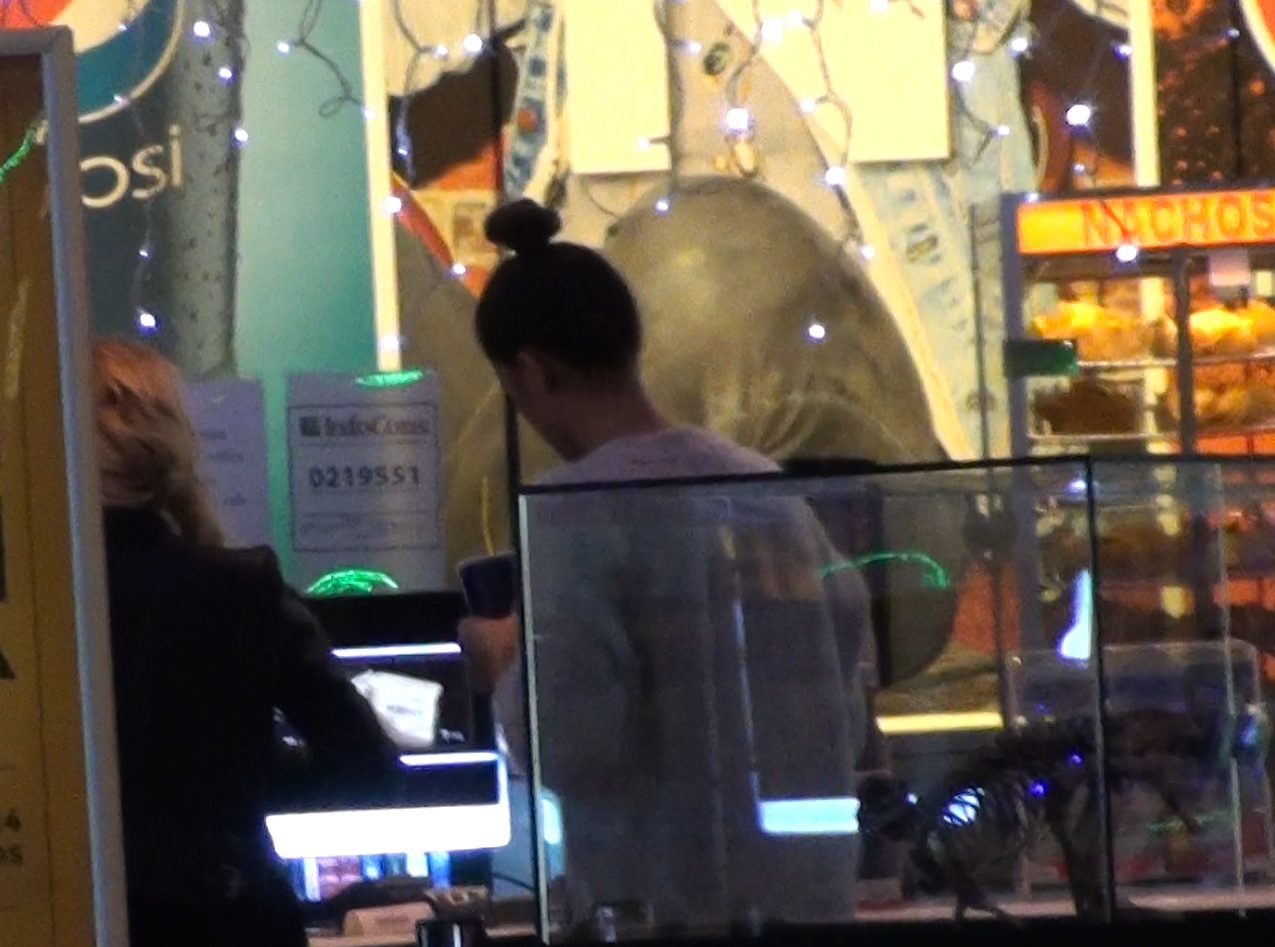 Antonia a cumparat bilet la cinema