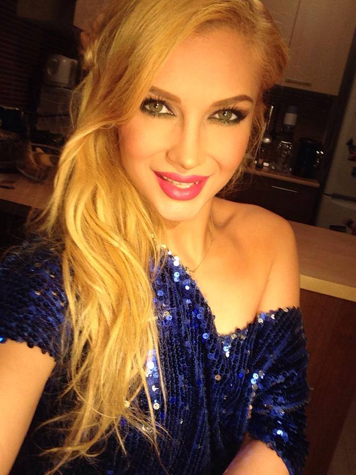 Artista este foarte fericita ca mama ei a venit de la Iasi sa ii fie alaturi si sa o ajute sa impodobeasca bradul si sa pregateasca bunatatile pentru masa de Craciun