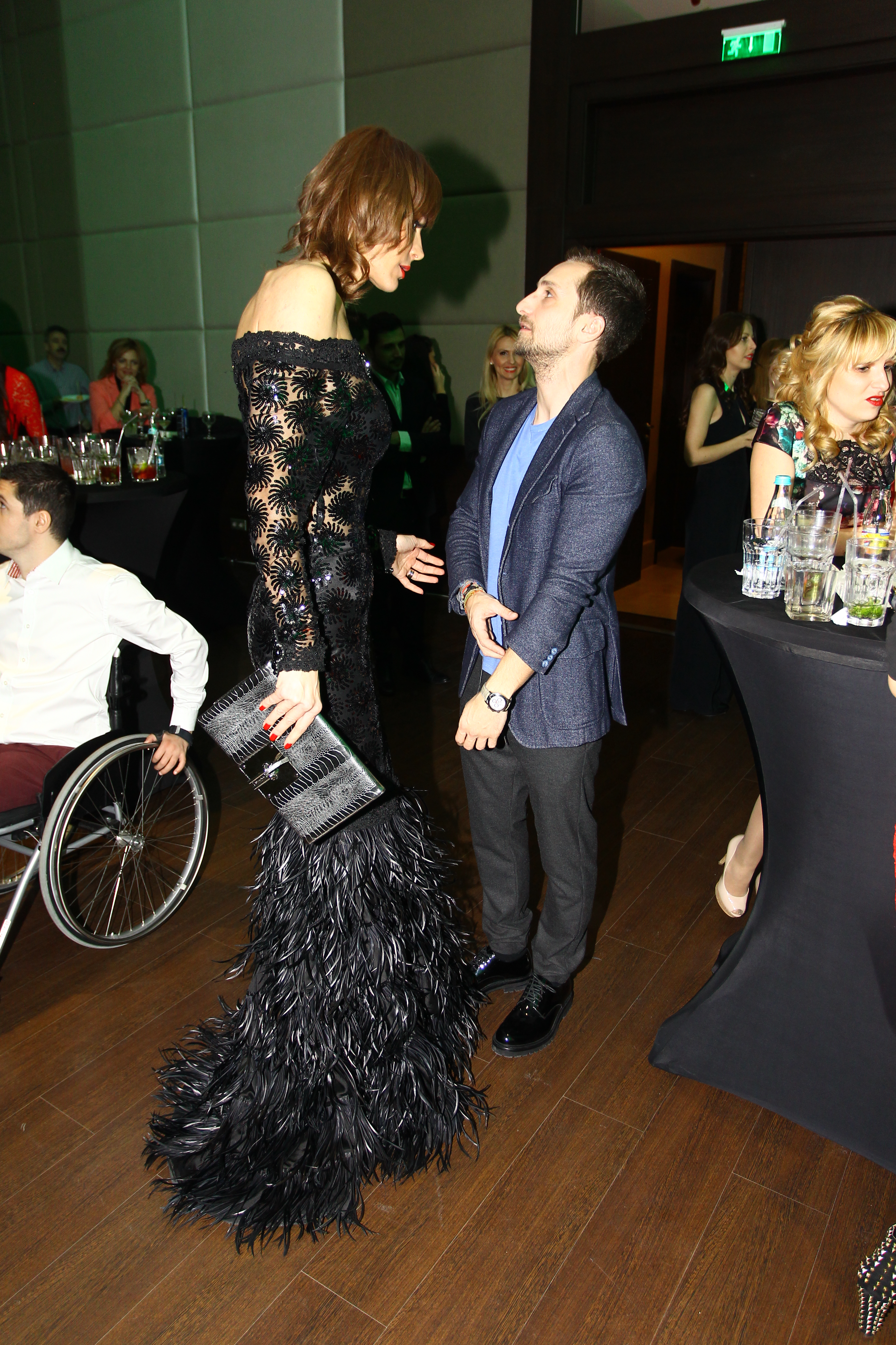 Dani de abia poate sa o priveasca in ochi pe Roxana