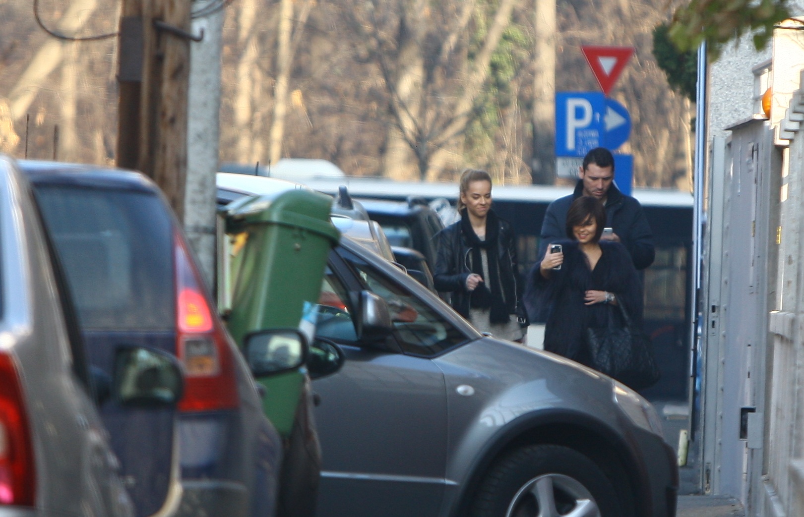 Inna si-a facut singura poze pe strada