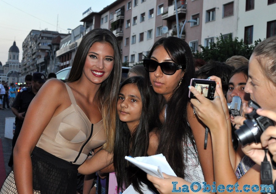 Si Antonia a imbracat corsetele brandului