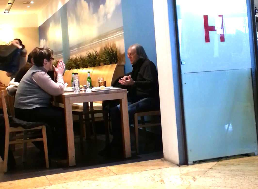 Solistul are interzis la alcool de cinci ani