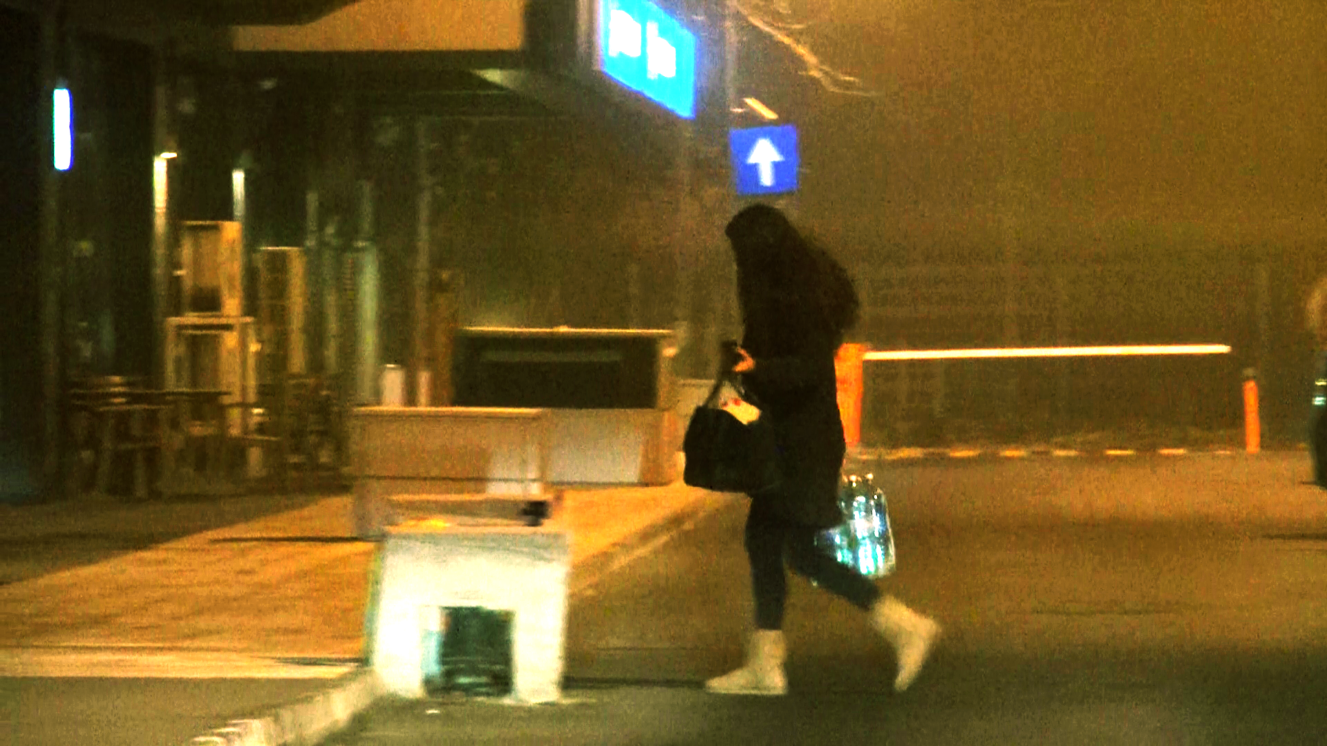 In timp ce Cream cara baxul cu apa plata, Paula se ocupa de caratul prajiturilor