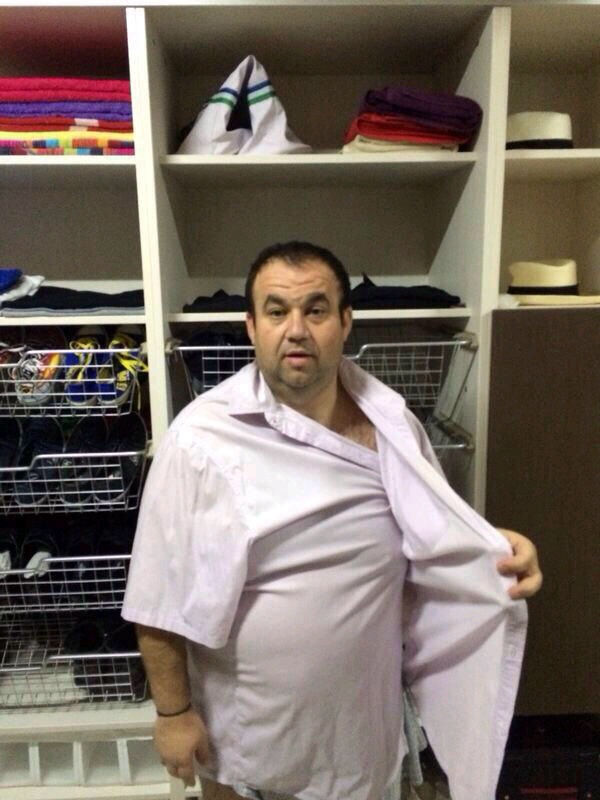 Impresarul s-a infasurat in camasa, incantat de cat de mult a slabit