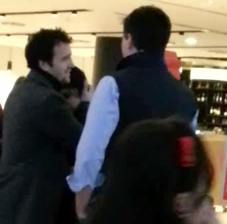 Boguta o ia pe Malvina in brate