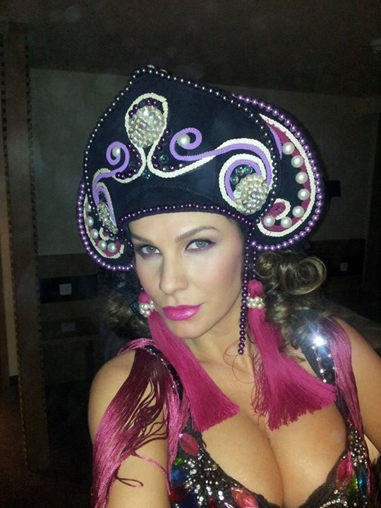 Lesko isi continua spectacolele, chiar daca este insarcinata in luna a saptea