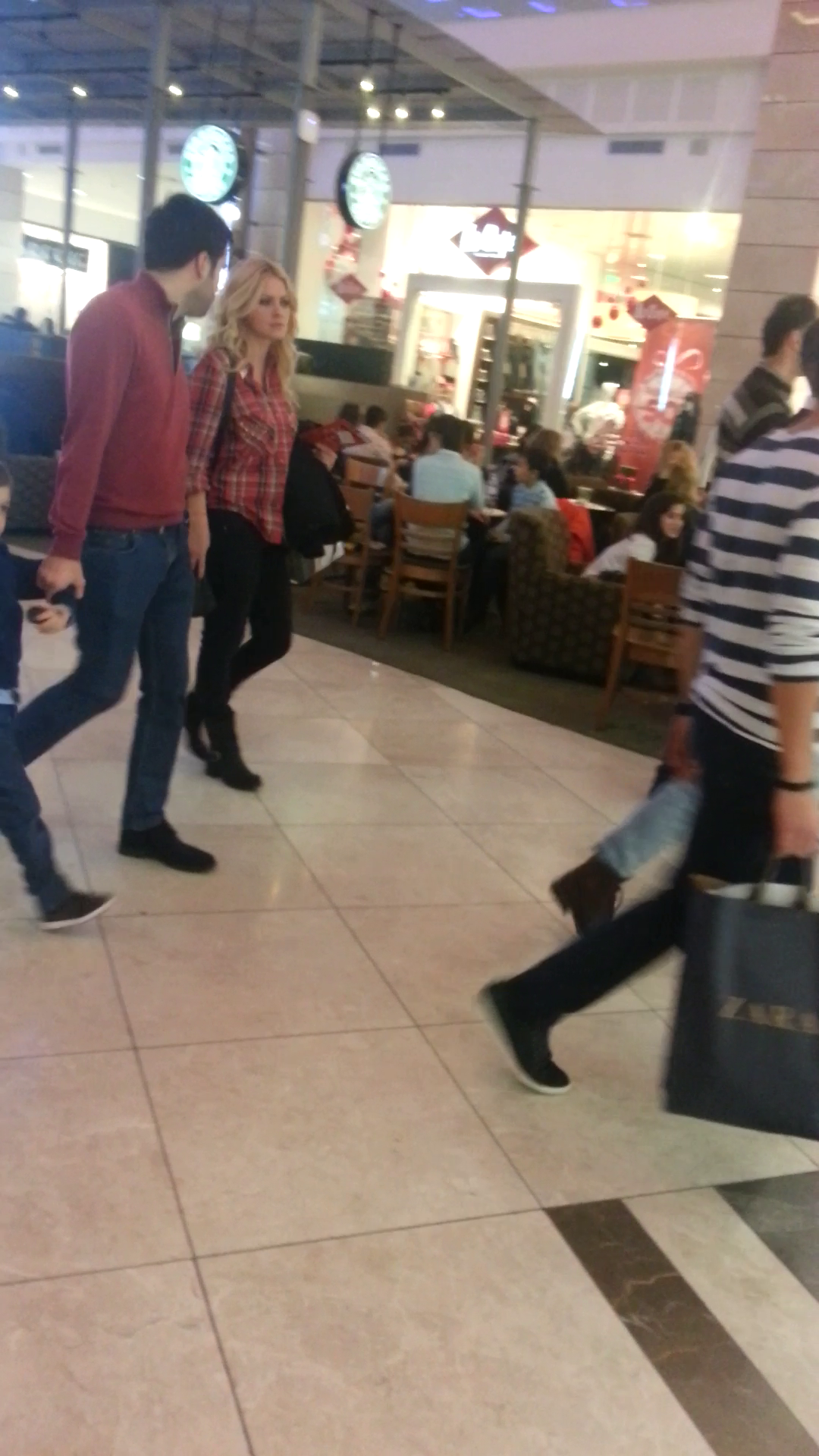Cristina Dochianu si sotul ei au iesit zilele trecute la mall