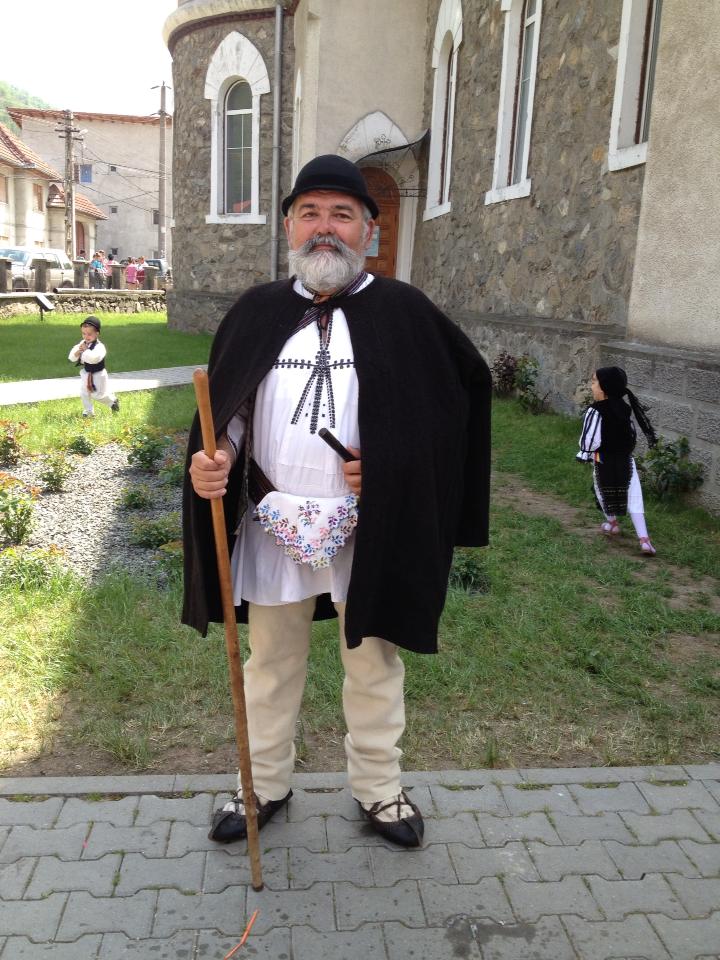 Tatal lui Marius Moga respecta toate traditiile stravechi. Aici, la 
