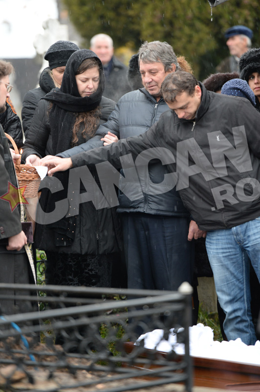 Rita Muresan si-a condus mama pe ultimul drum