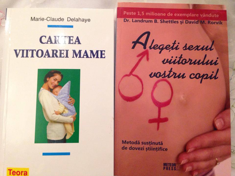 Cantareata a fost surprinsa de unele daruri, doua carti potrivite pentru o viitoare mamica