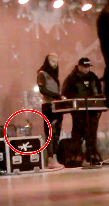 Ca un bun coleg, Matteo a impartit bautura cu colegul DJ Dox, care era la platane