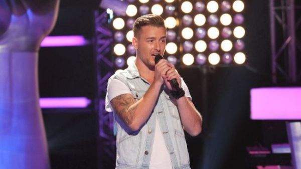 Tanarul a cantat si alaturi de Directia 5