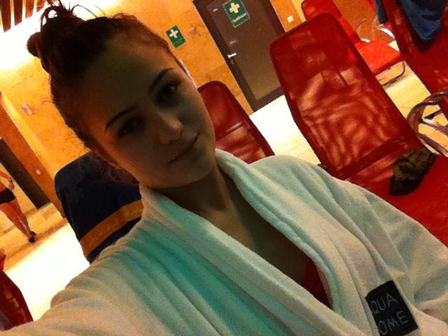 Coinidenta sau nu, Roxana a pozat in acelasi loc, aceeasi data si cu aceeasi tinuta ca Bote