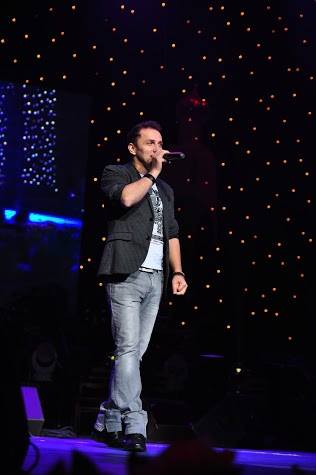 Cantaretul a renuntat la firma in favoarea carierei sale muzicale, care este mult mai importanta sursa: arhiva personala