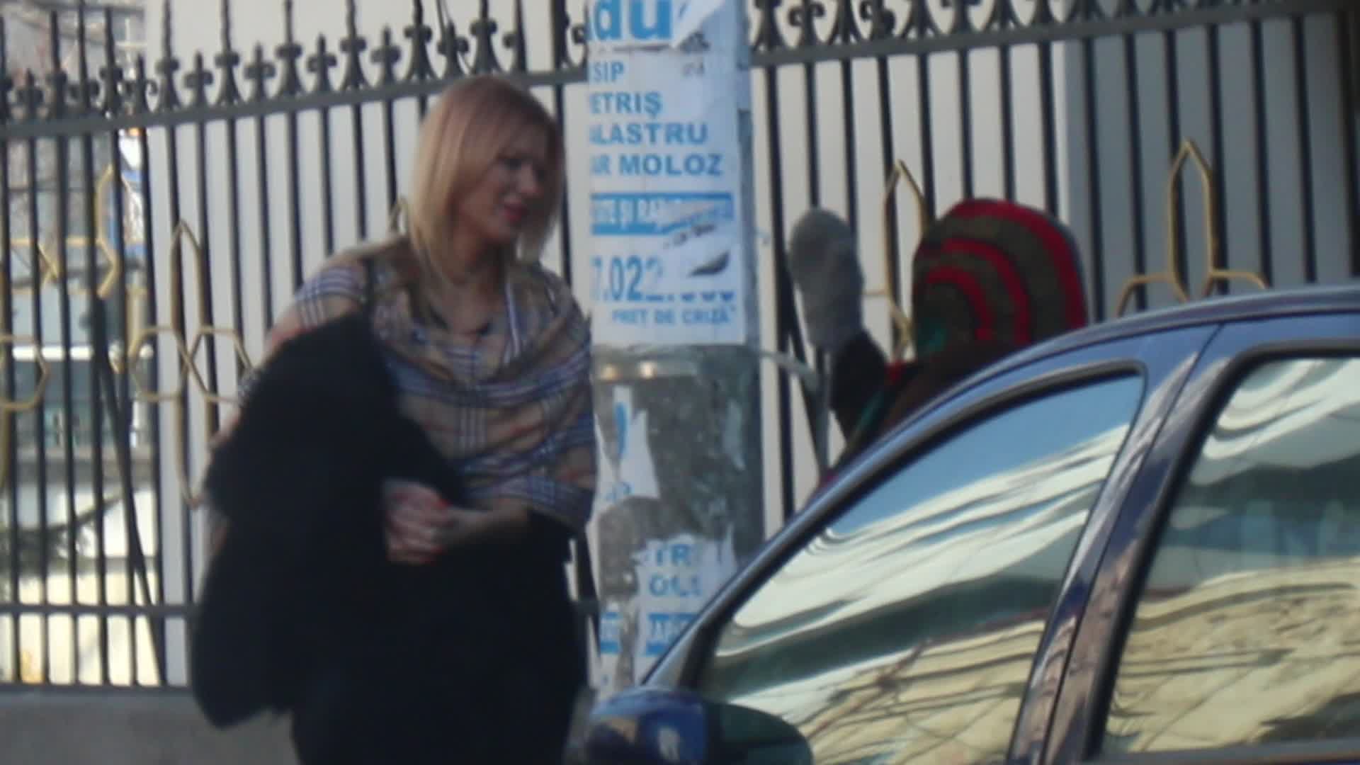 Vorbeste cu o femeie nevoiasa