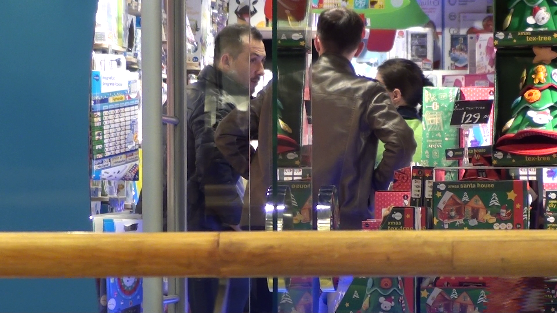 Stefan pare nehotarat ce sa cumpere