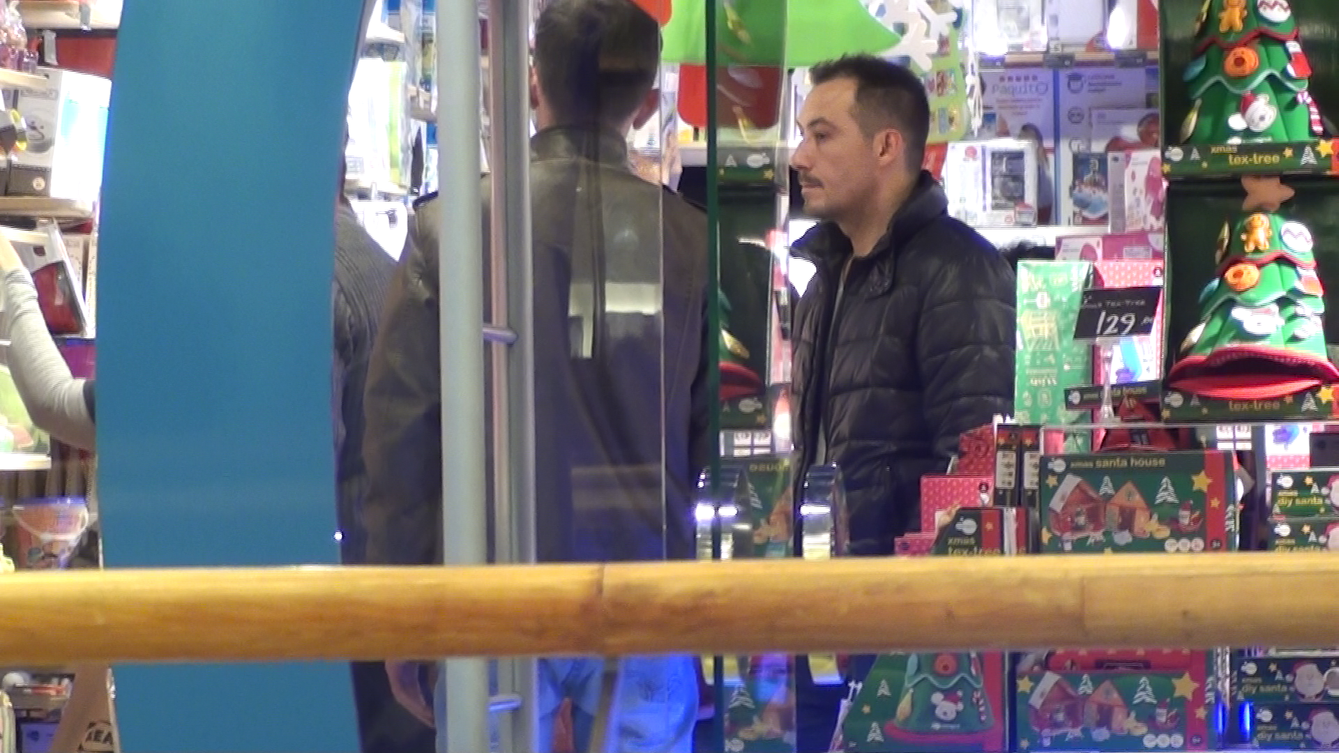 Aflat in dilema, cantaretul se consulta cu prietenul lui