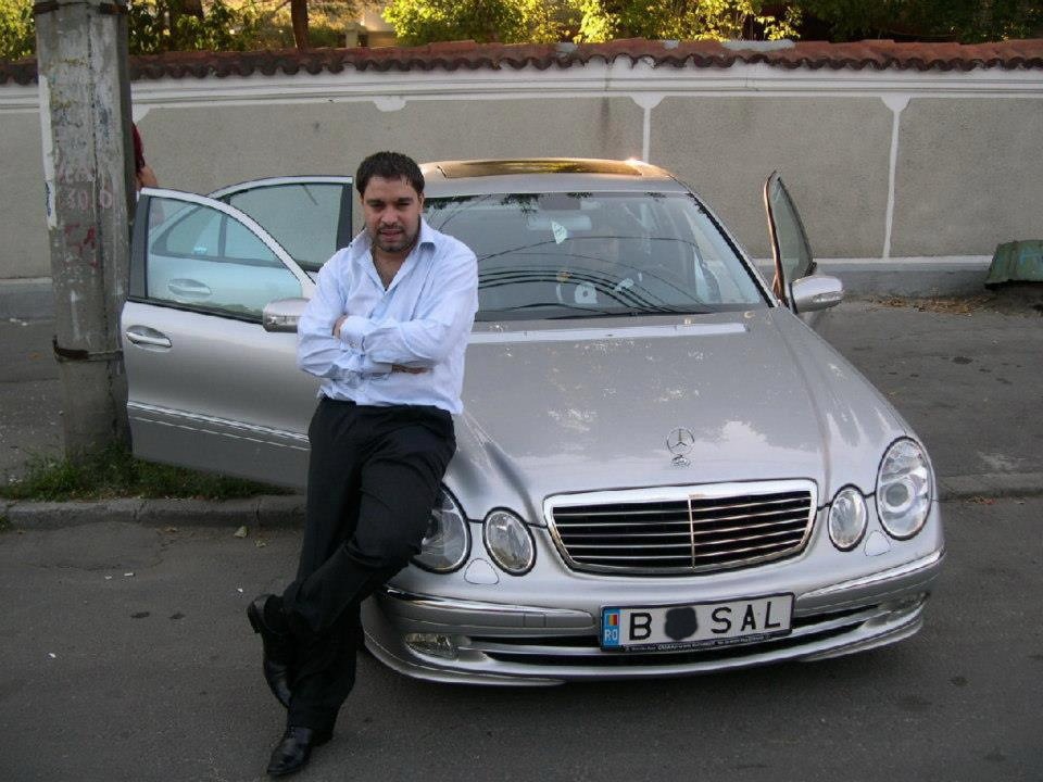 Una dintre primele masini detinute de cantaret