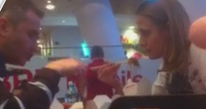 Camelia si iubitul ei s-au delectat cu preparate chinezesti, desi la gura pareau ca li se bat turcii