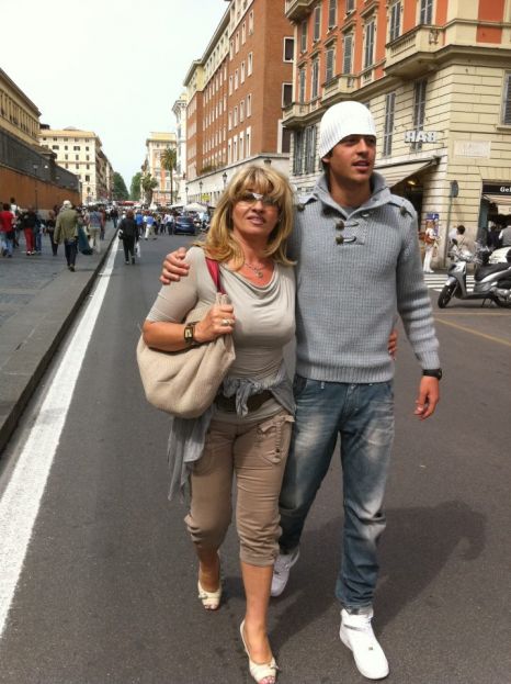 Doamna Tira nu este deloc de acord cu relatia fiului ei