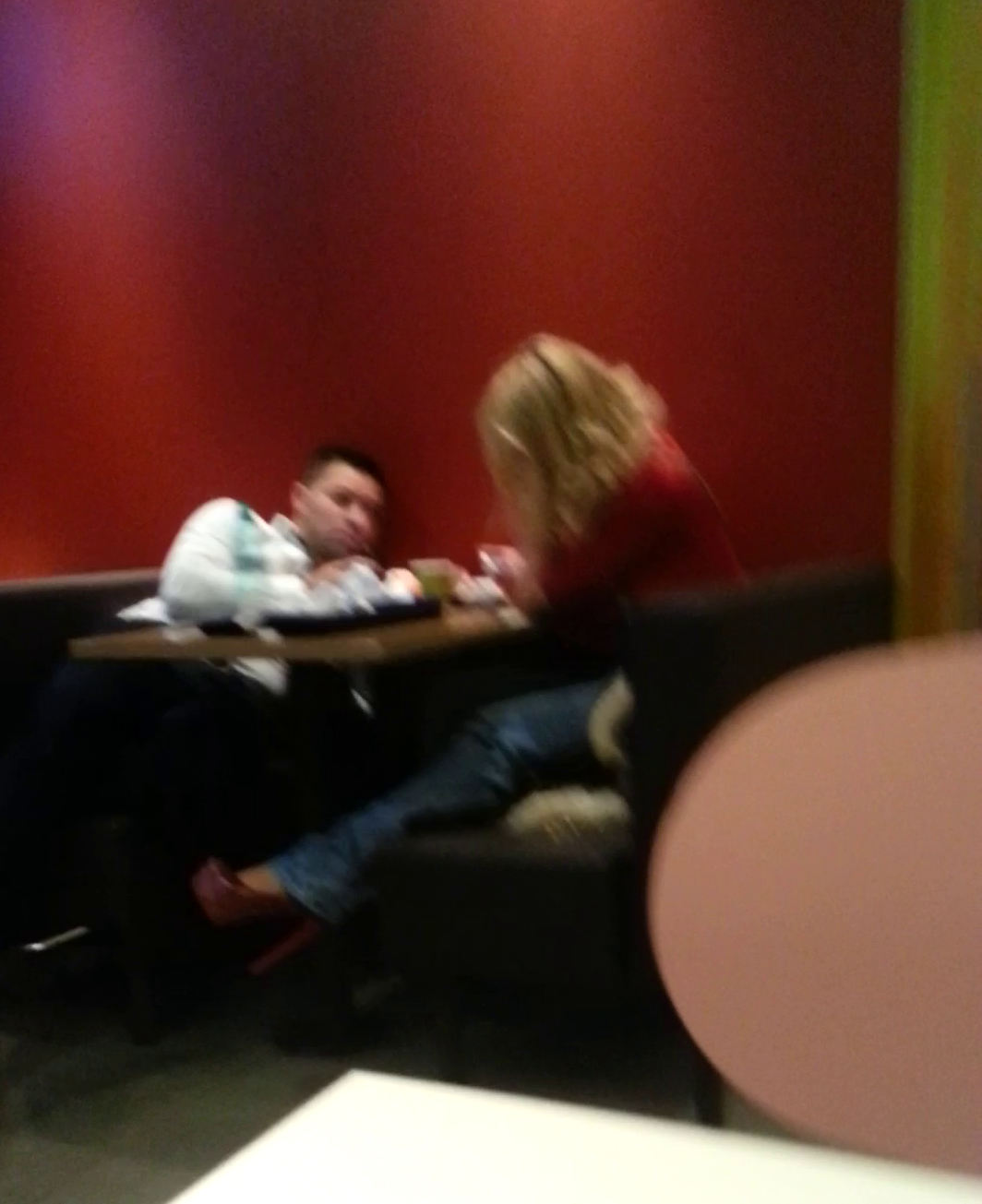 Si au stat de vorba o ora si jumatate, timp in care pareau extrem de relaxati